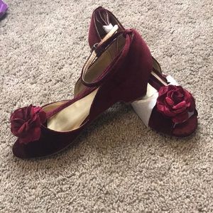 Joyfolie - girls size 2 velvet burgundy shoes.